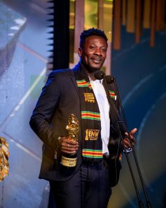 Legendary Asamoah Gyan wins ‘Continental Icon Award’ at 8th EMY Africa Awards 3 20231015 133855