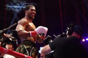 Anthony Joshua Defies the Odds With Incredible Comeback KO After Two First-Round Knockdowns 2 HOINawCWgAAgYYD