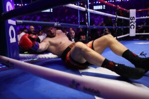 Anthony Joshua Defies the Odds With Incredible Comeback KO After Two First-Round Knockdowns 1 HOINawCWsAABG67